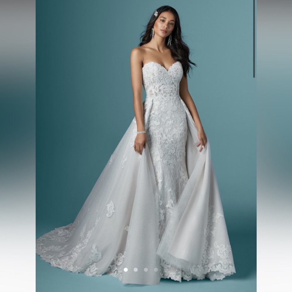 Maggie Sottero Kaysen mermaid wedding dress& skirt (attachable). 4/6